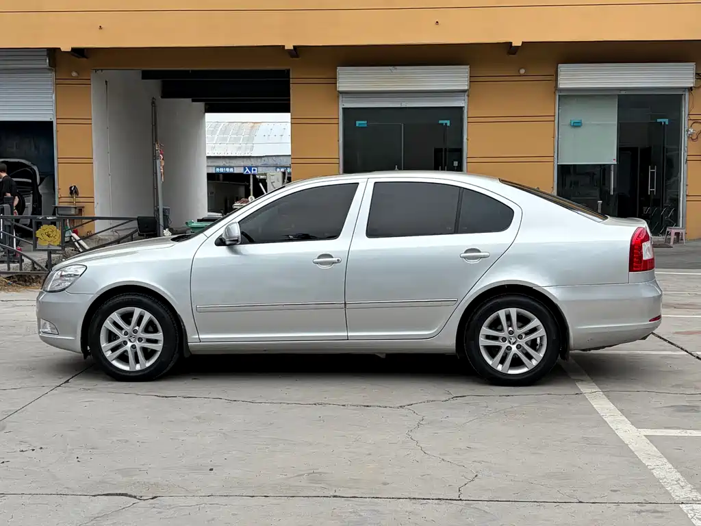 Skoda Octavia 2014 — фото 16