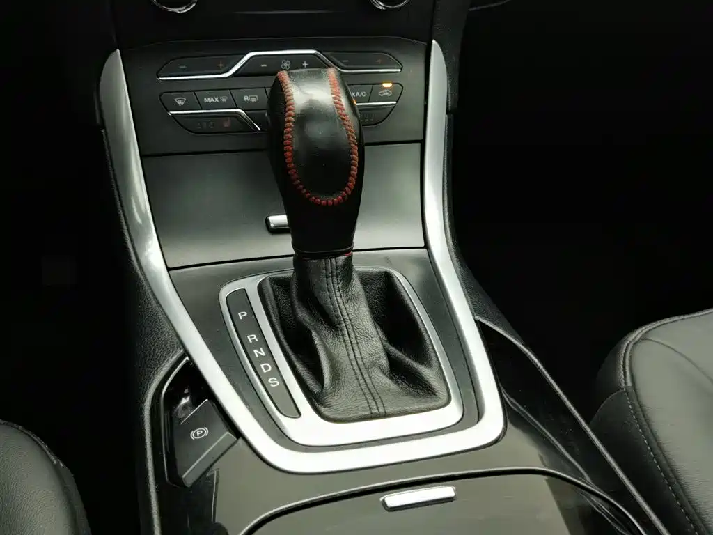 Ford Edge 2015 — фото 13