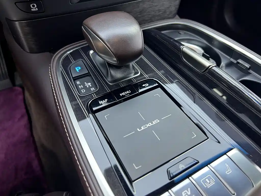 Lexus LS 2020 — фото 16