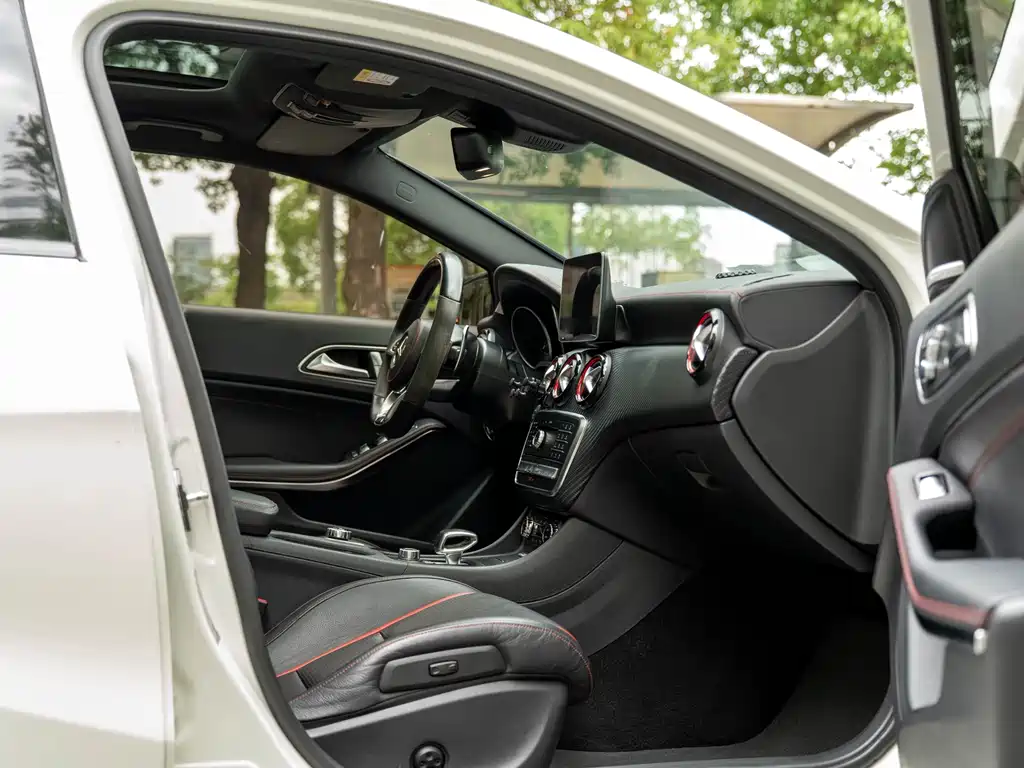 Mercedes-Benz A-Class AMG 2016 — фото 13