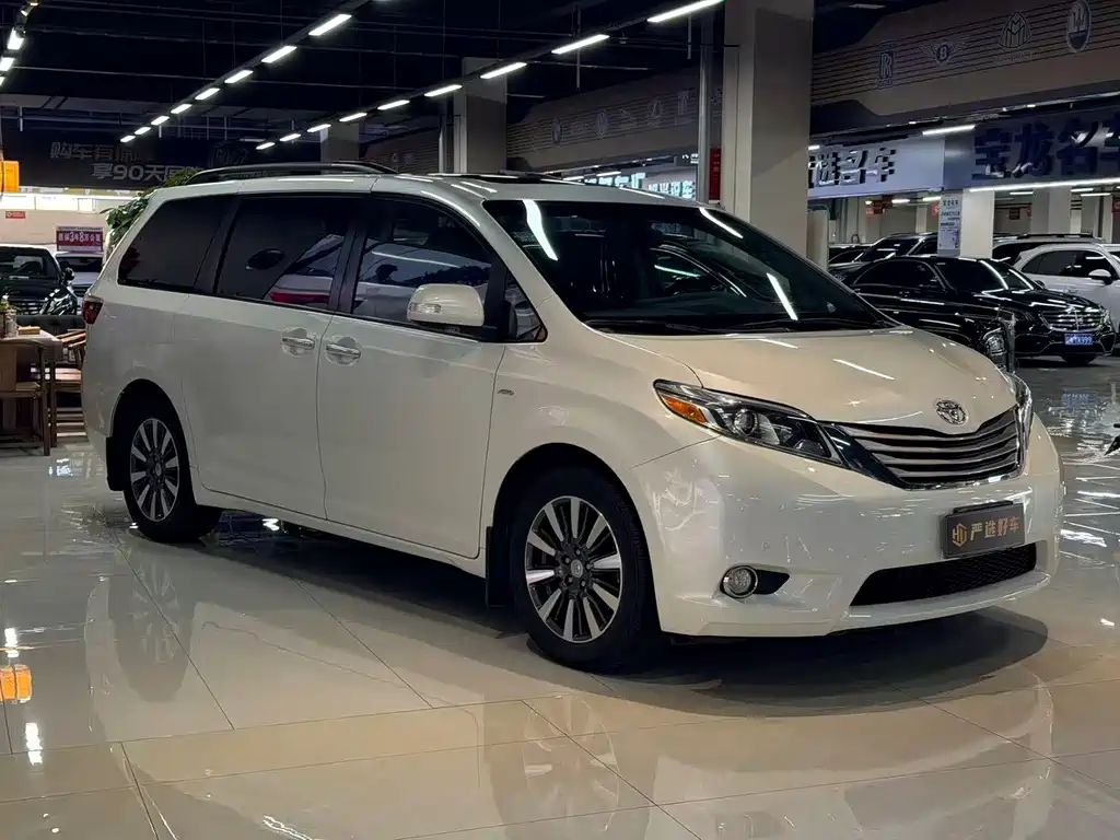 Toyota Sienna 2017 — фото 2