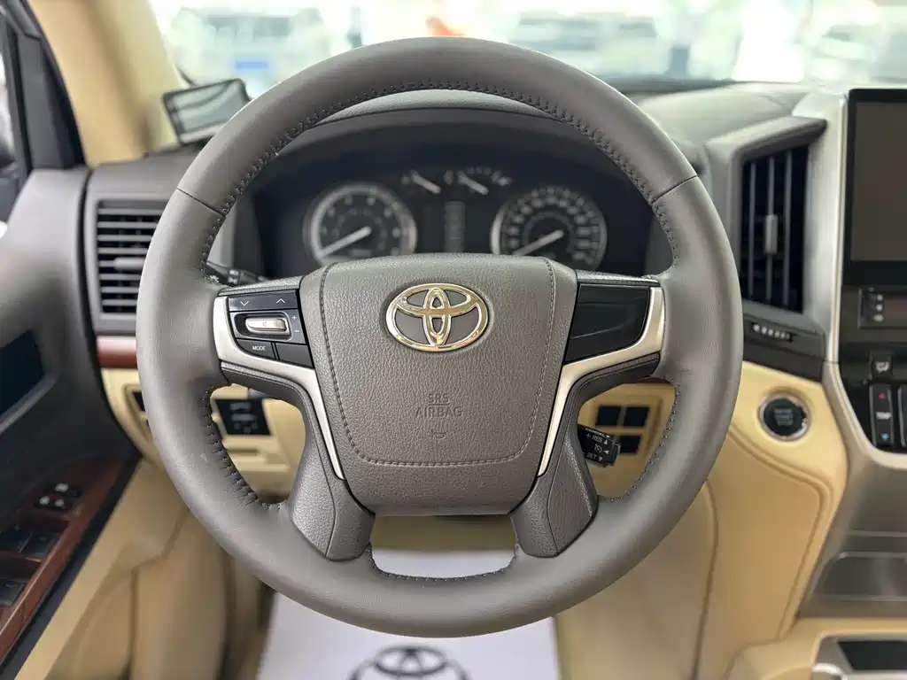 Toyota Land Cruiser 2017 — фото 8