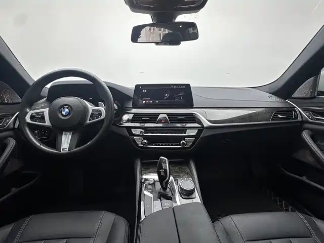 BMW 5 Series 2020 — фото 12
