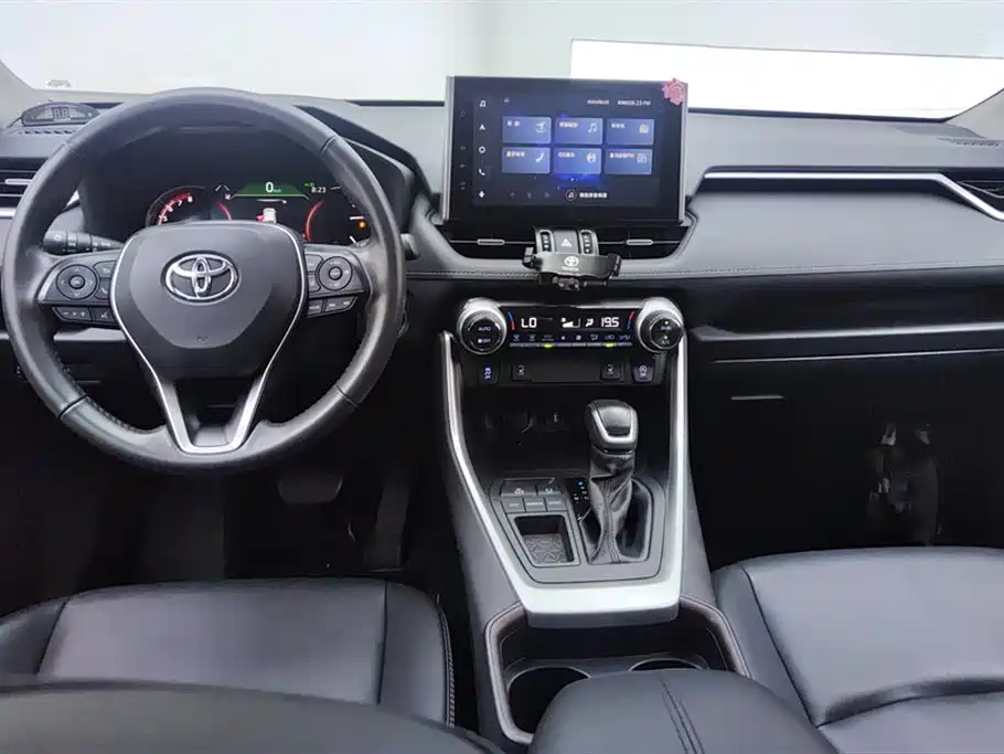 Toyota RAV4 2022 — фото 12