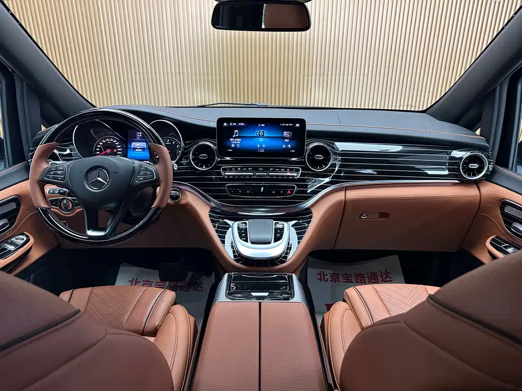 Mercedes-Benz V-Class 2023 — фото 11
