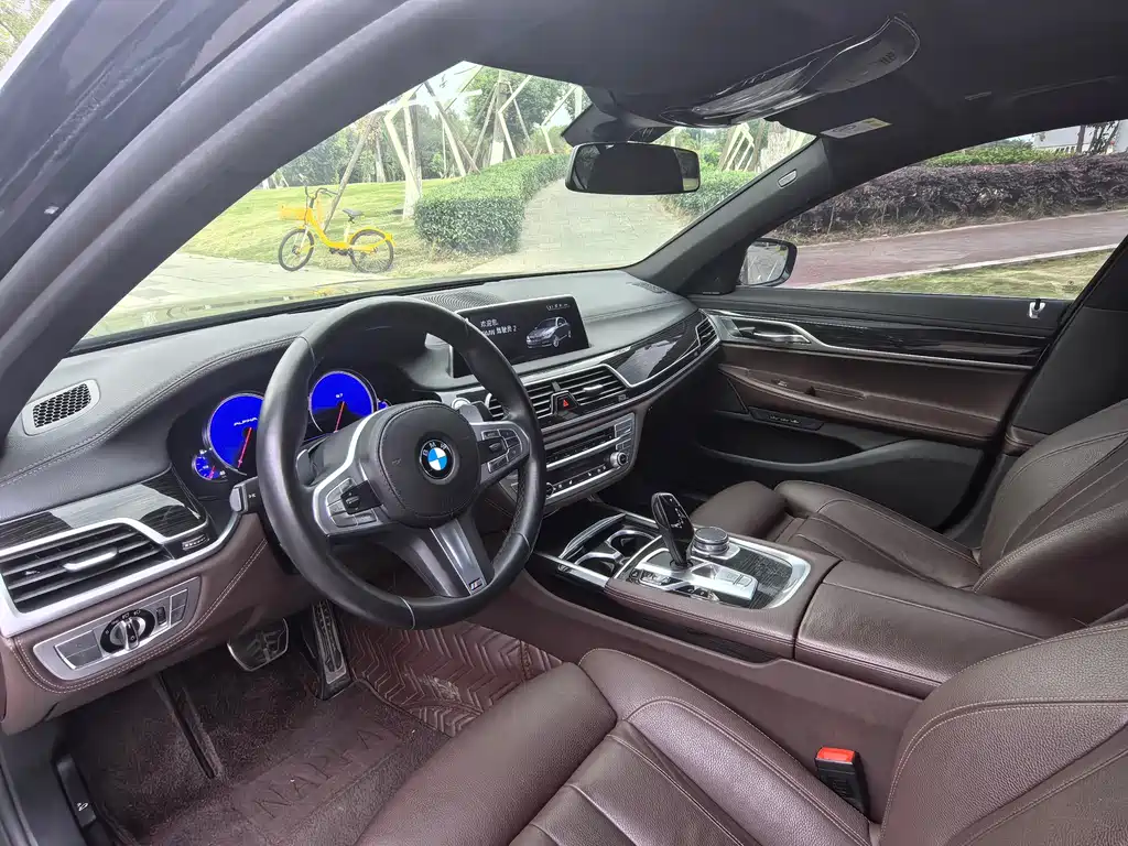 BMW 7 Series 2019 — фото 10