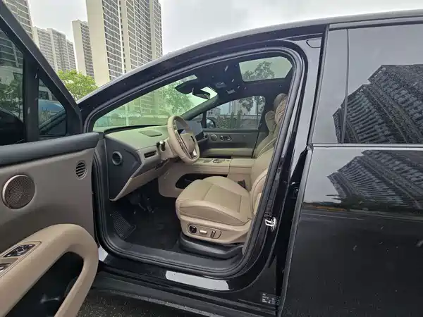 Li Auto i6 2025