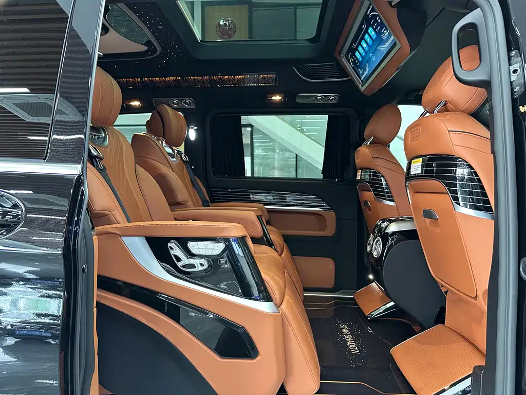 Mercedes-Benz V-Class 2023 — фото 14