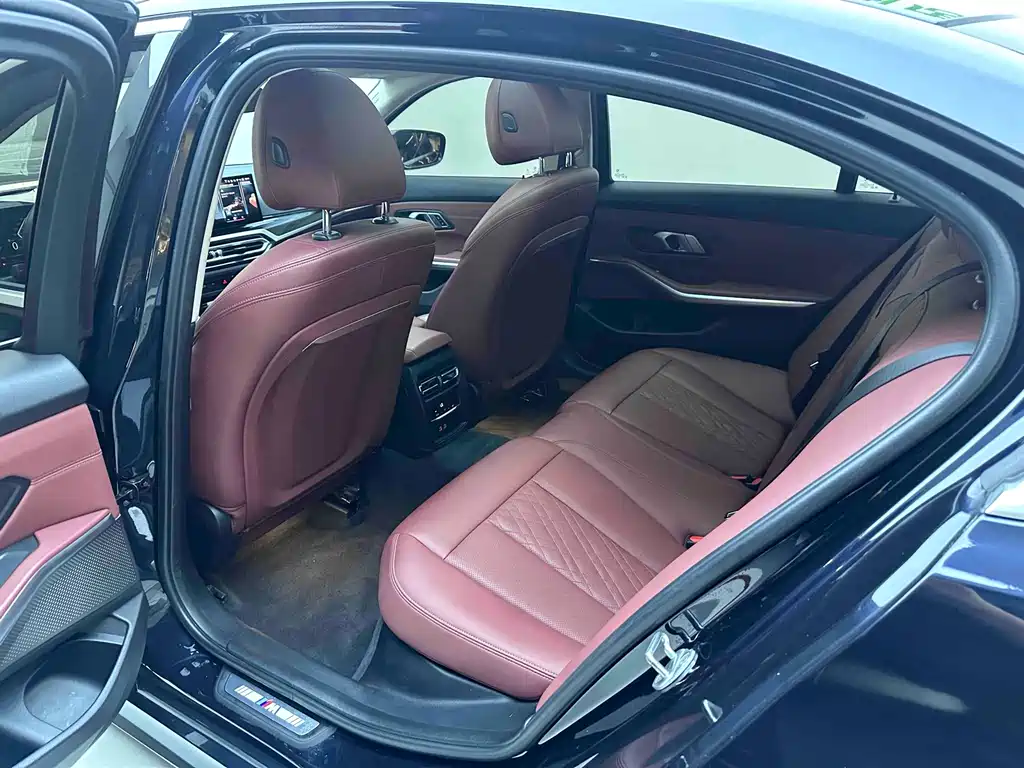 BMW 3 Series 2023 — фото 10
