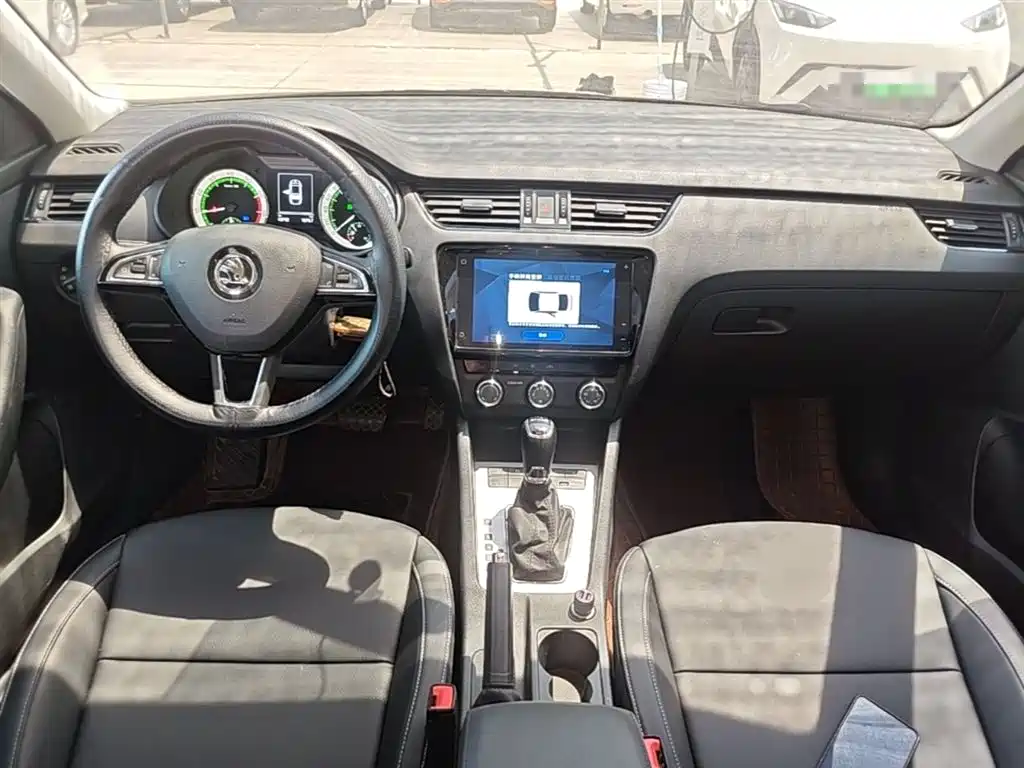 Skoda Octavia 2022 — фото 10