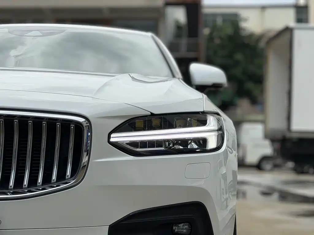 Volvo S90 2021 — фото 15