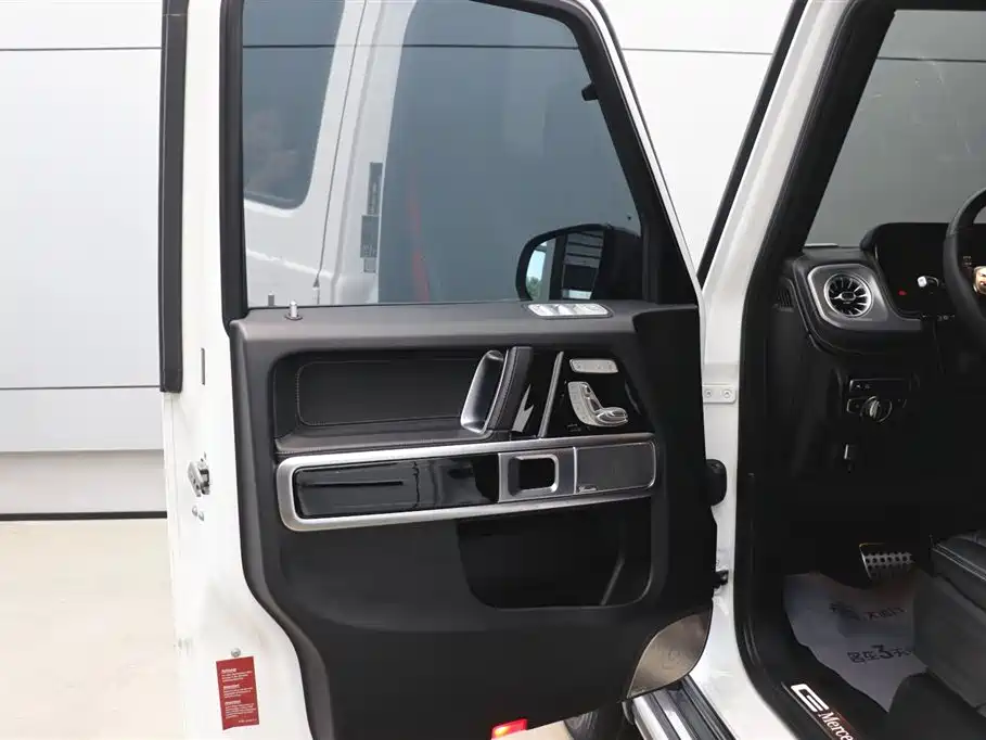 Mercedes-Benz G-Class 2023 — фото 10