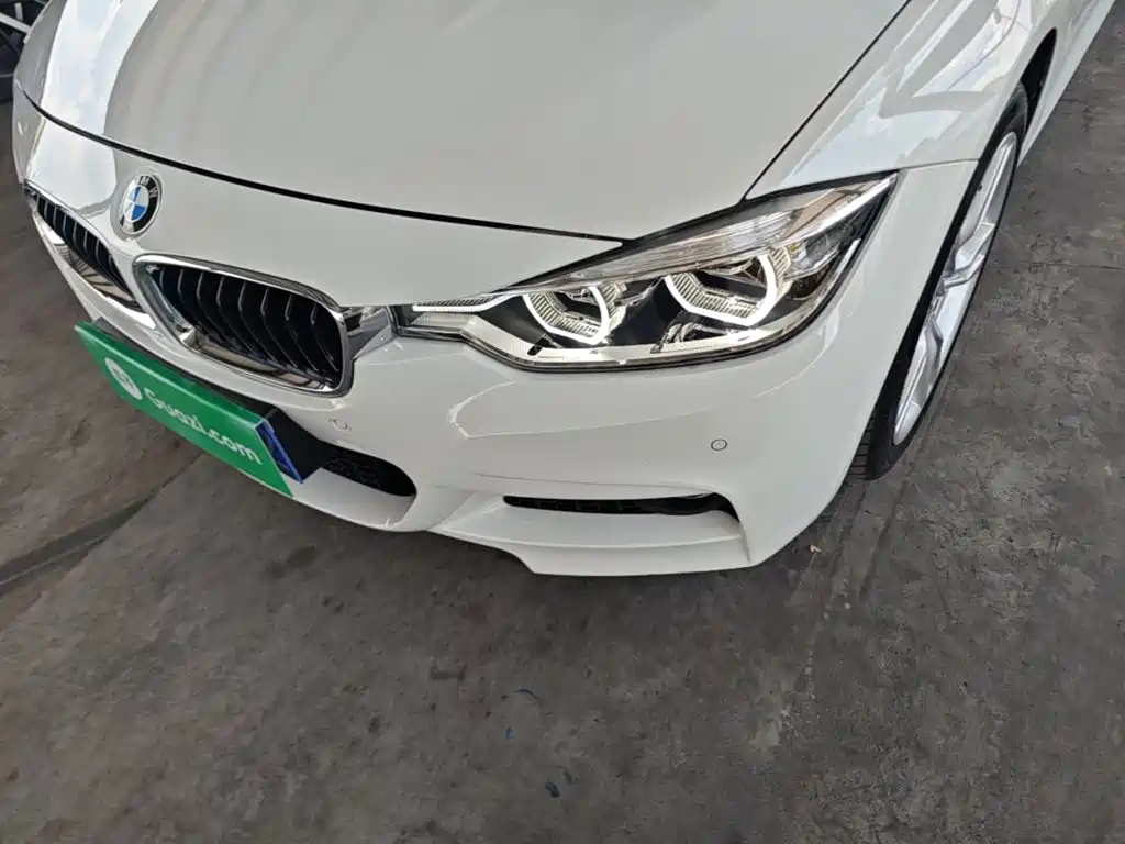 BMW 3 Series 2018 — фото 24