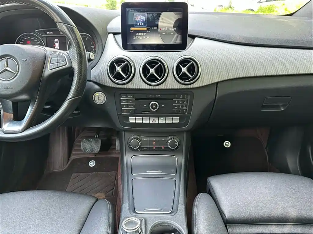 Mercedes-Benz B-Class 2017 — фото 13
