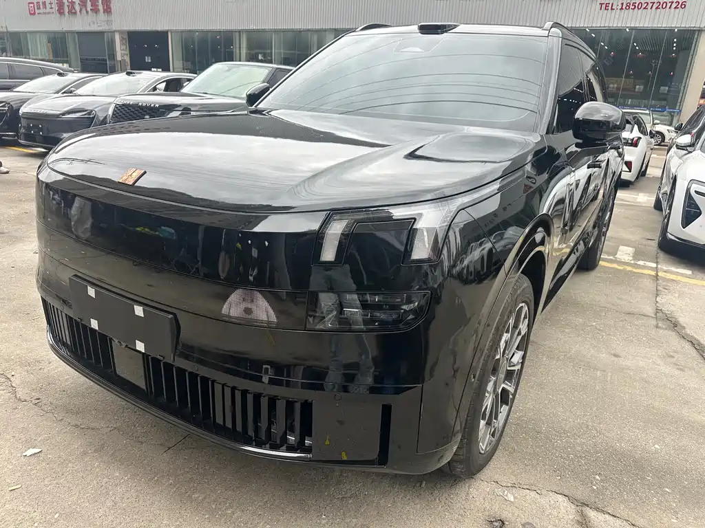 Lynk & Co 900 2025