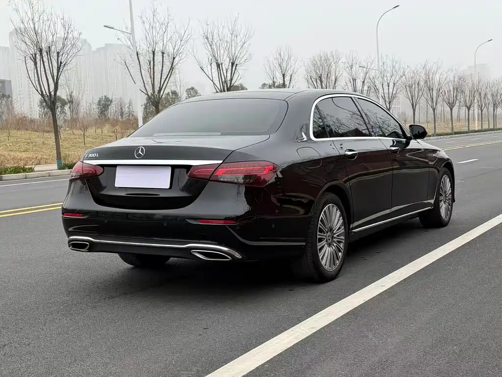 Mercedes-Benz E-Class 2023 — фото 7