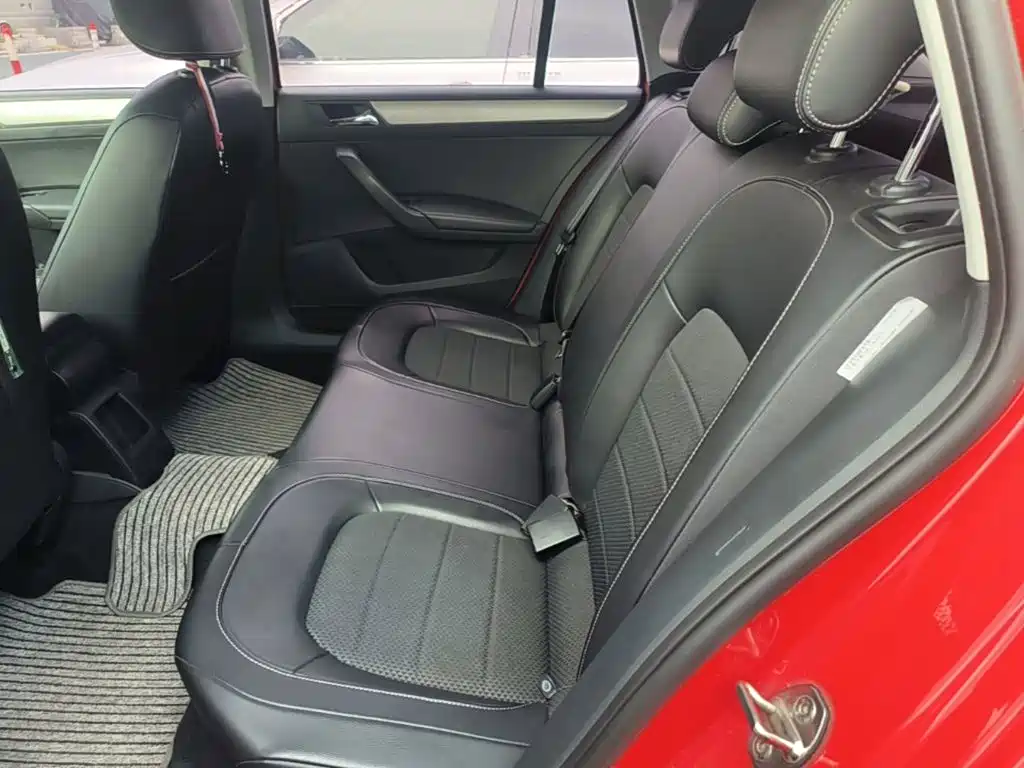 Skoda Rapid Spaceback 2016 — фото 17