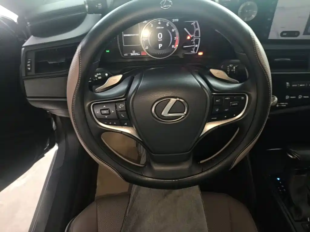 Lexus ES 2022 — фото 11
