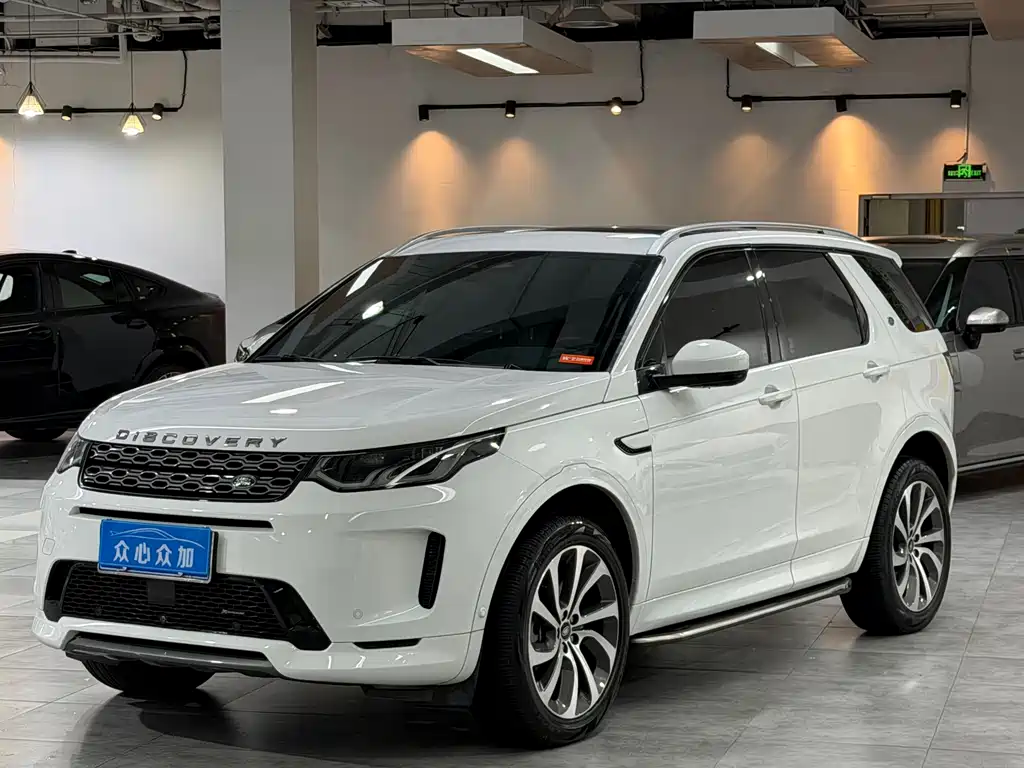Land Rover Discovery Sport 2023 — фото 1