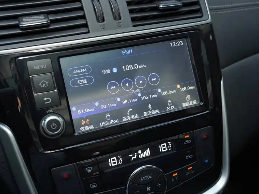 Nissan Tiida 2017 — фото 19
