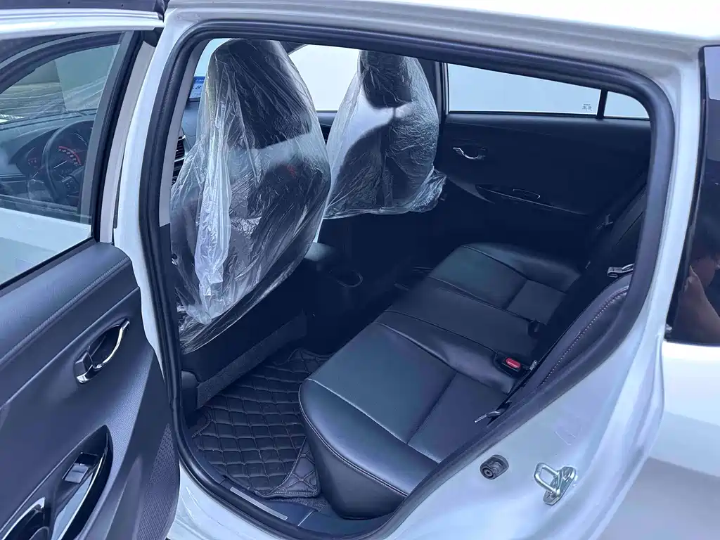 Toyota Yaris L 2022 — фото 10
