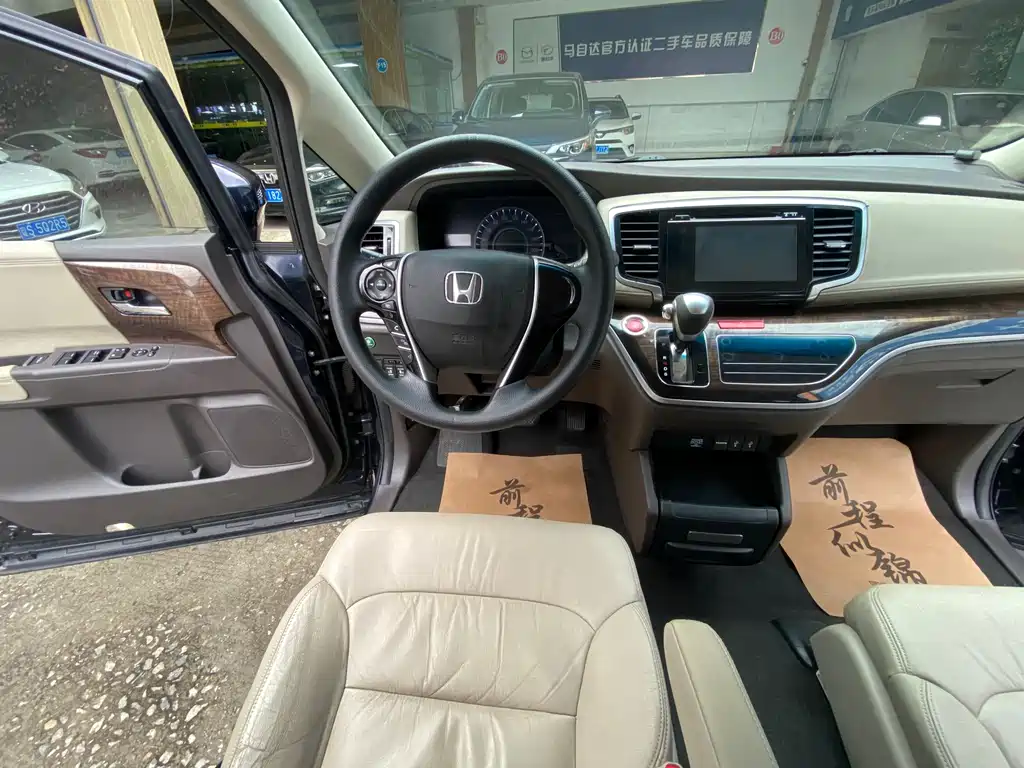 Honda Odyssey 2016 — фото 14