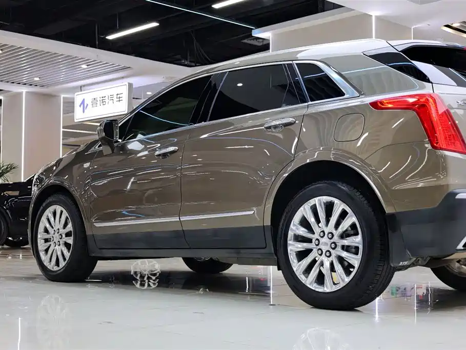 Cadillac XT5 2017 — фото 12