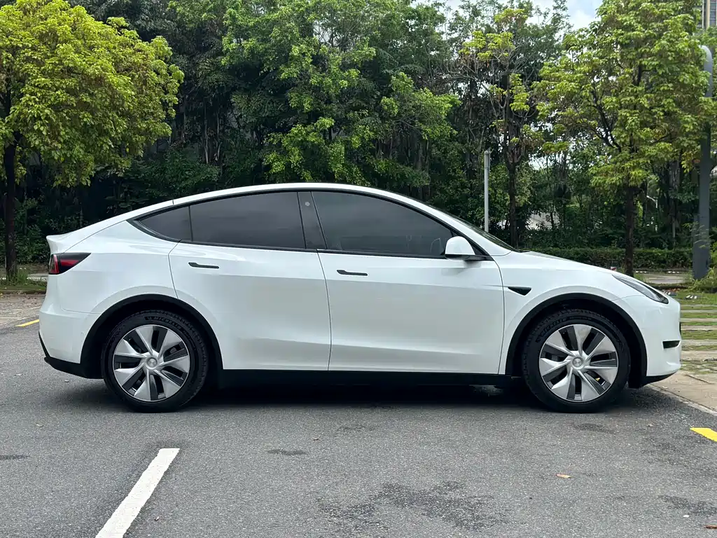 Tesla Model Y 2022 — фото 14