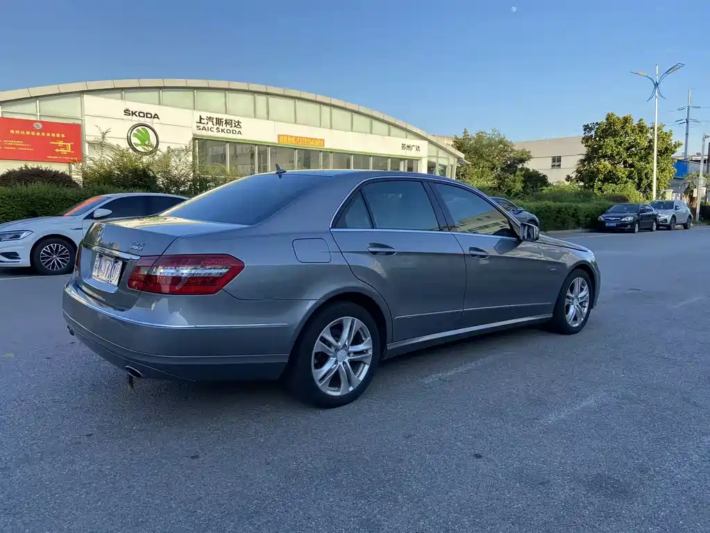Mercedes-Benz E-Class 2010