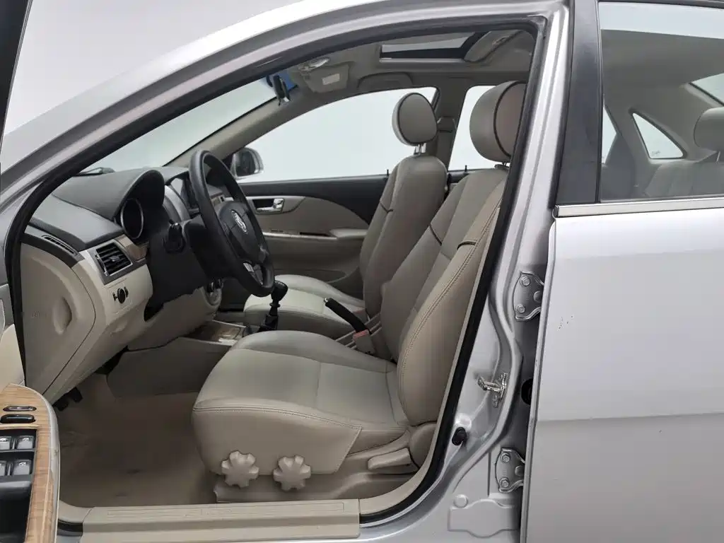 Buick Excelle 2016 — фото 10