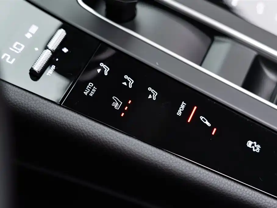 Porsche Macan 2025 — фото 20
