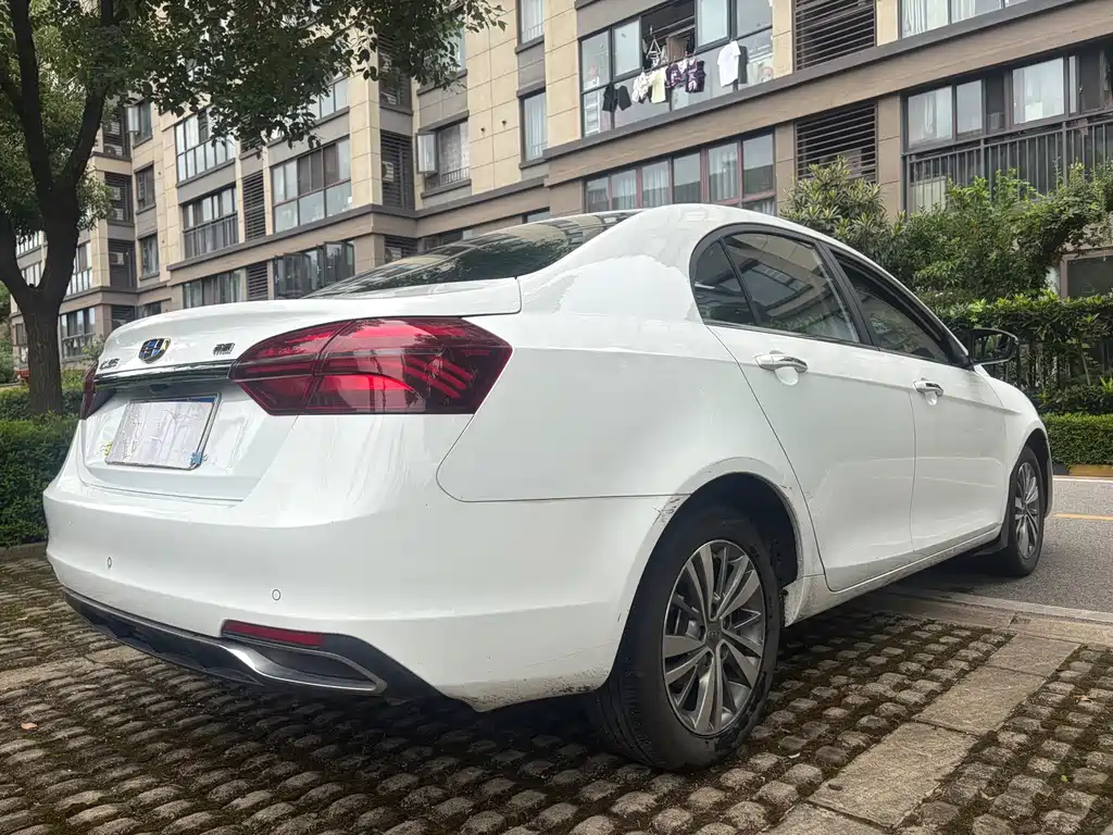 Geely Emgrand 2018