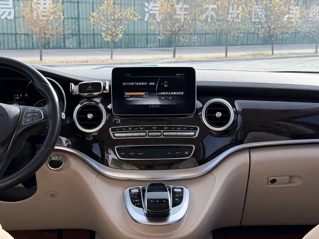 Mercedes-Benz V-Class 2020 — фото 13