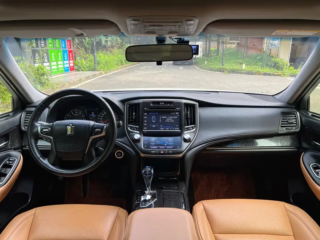 Toyota Crown 2019 — фото 11