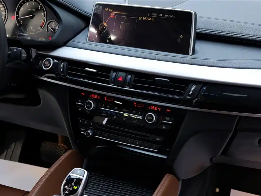 BMW X6 2016 — фото 20