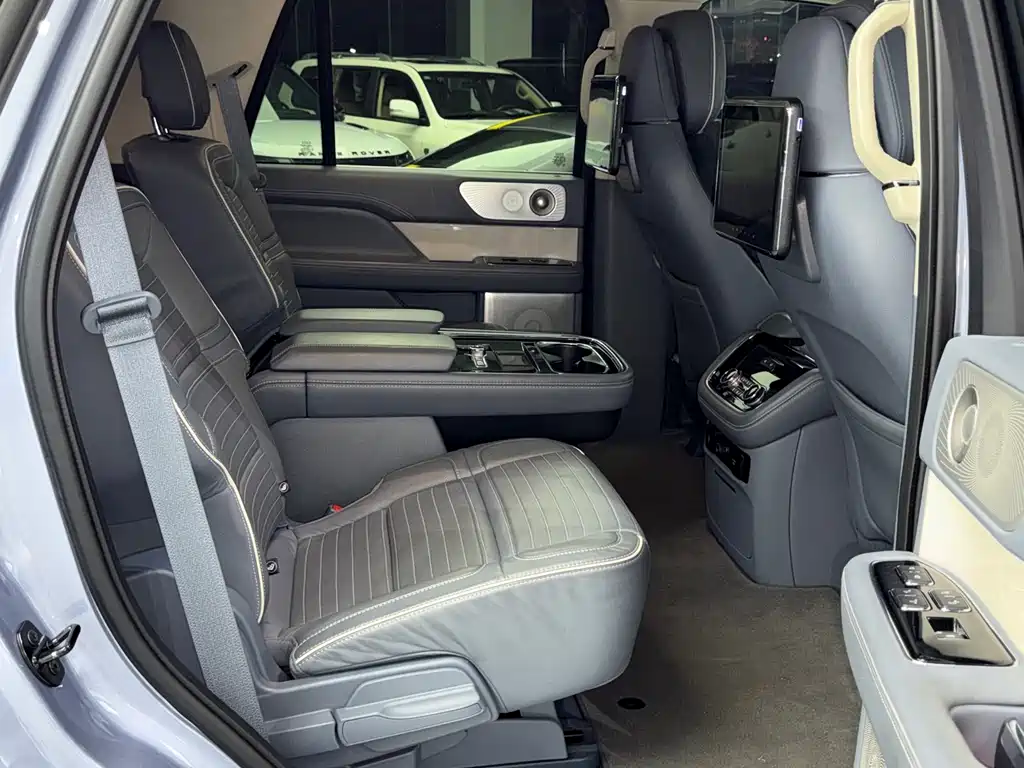 Lincoln Navigator 2019 — фото 11