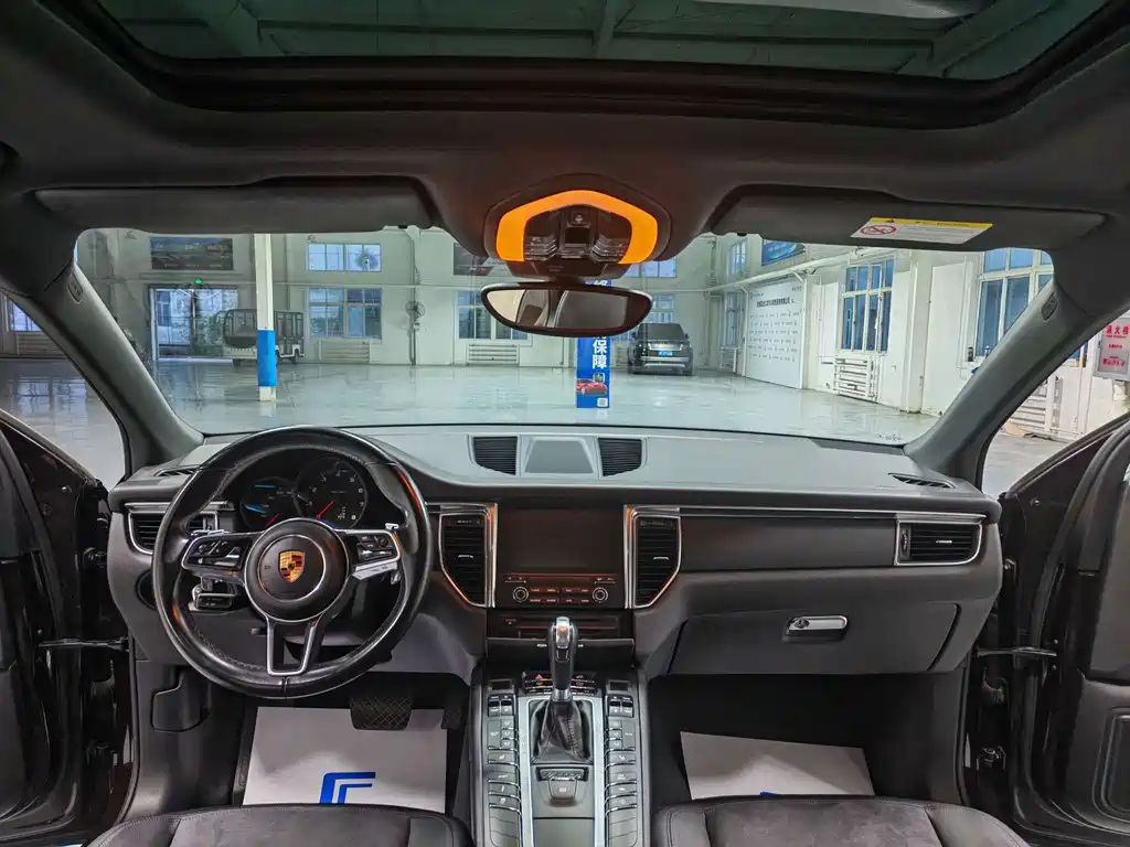 Porsche Macan 2018 — фото 10
