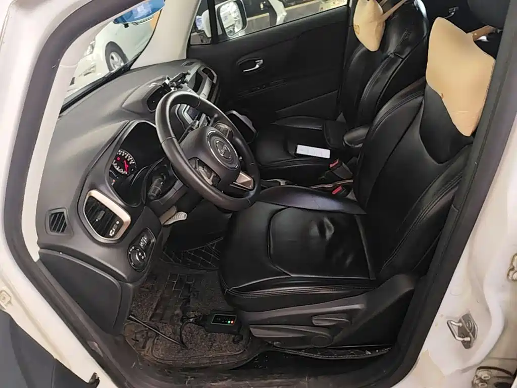 Jeep Renegade 2017 — фото 15