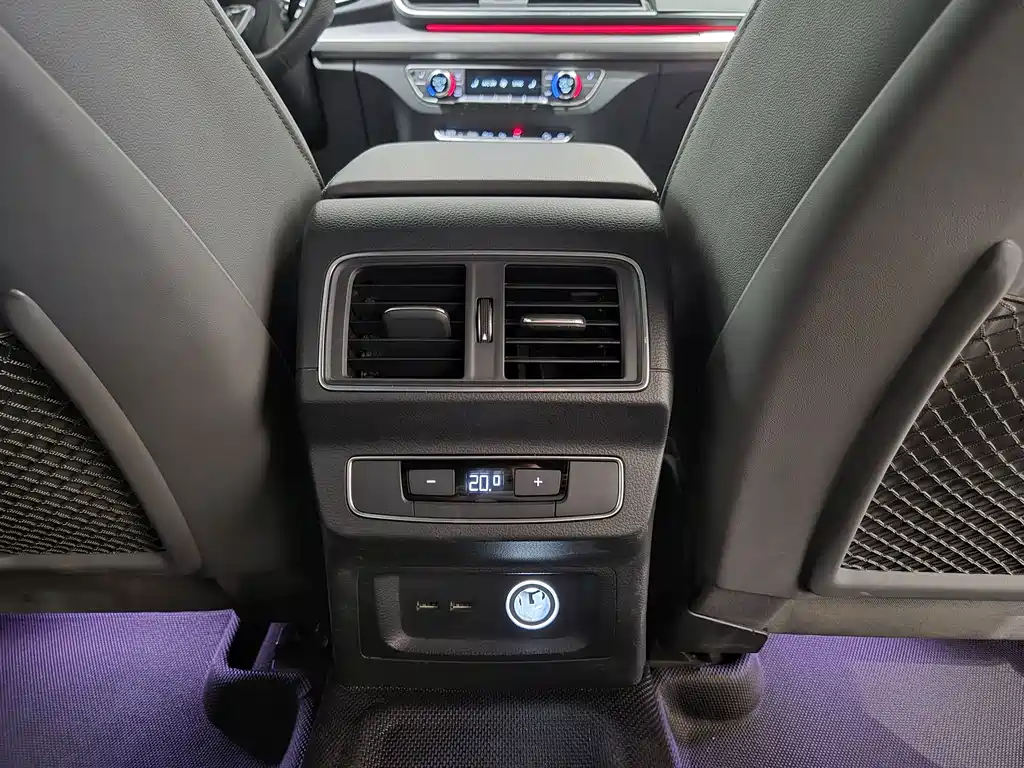 Audi Q5L Sportback 2022 — фото 23
