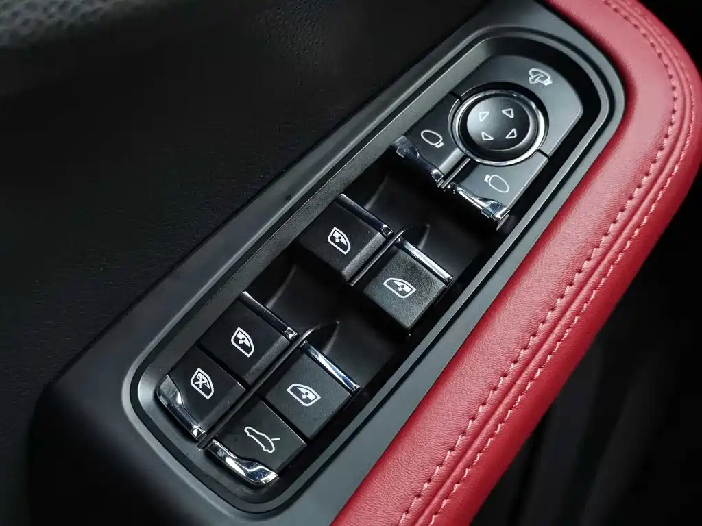 Porsche Macan 2023 — фото 15