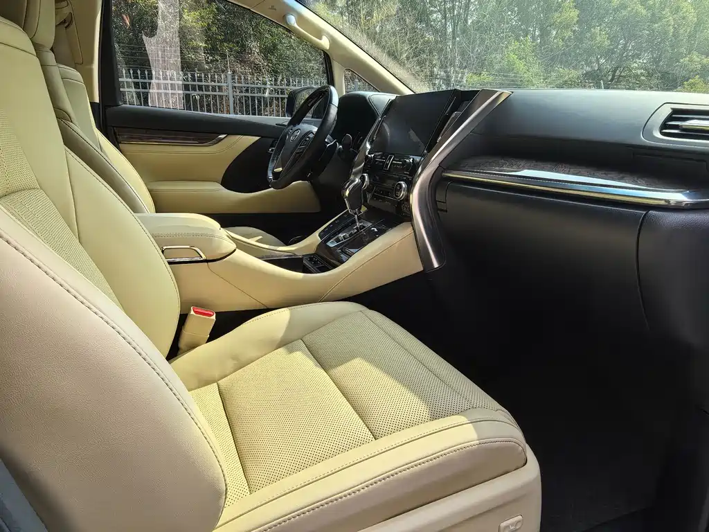 Toyota Alphard 2023 — фото 15