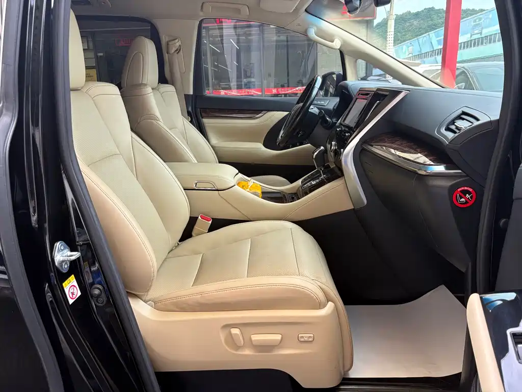 Toyota Alphard 2018 — фото 9