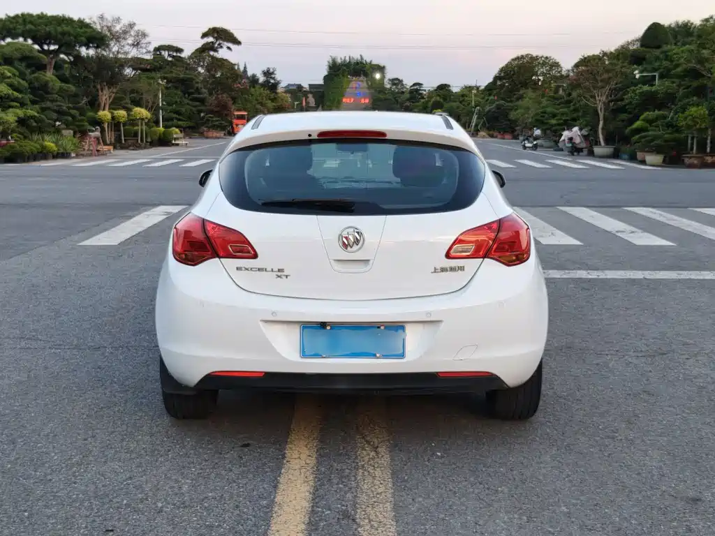 Buick Excelle 2015 — фото 12