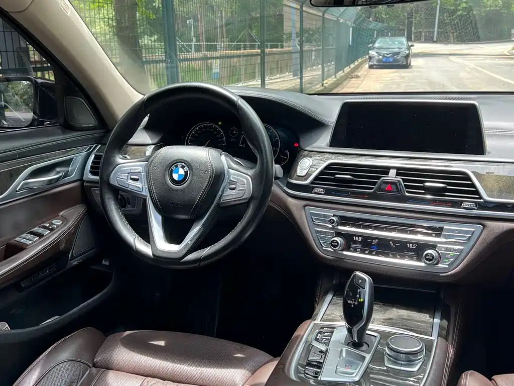 BMW 7 Series 2018 — фото 5