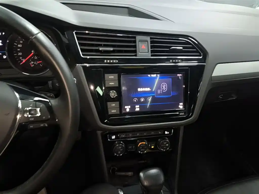 Volkswagen Tiguan L New Energy 2020 — фото 13