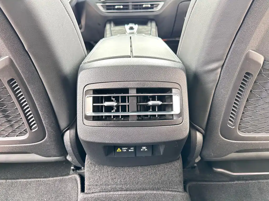 BYD Qin Pro NEV 2018 — фото 12