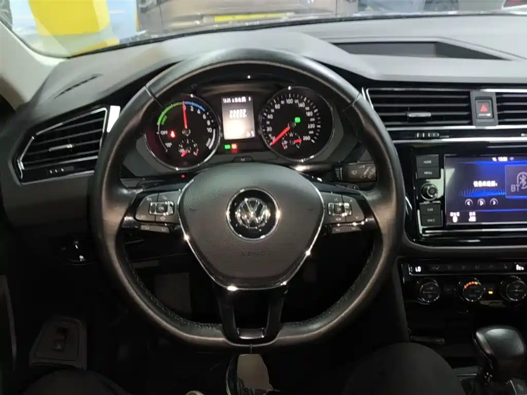 Volkswagen Tiguan L New Energy 2020 — фото 11
