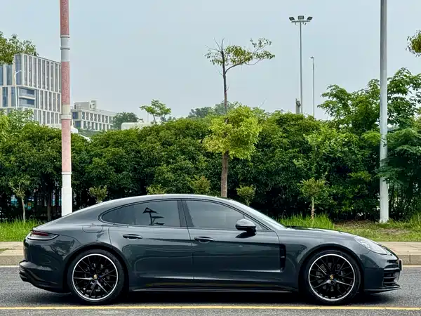 Porsche Panamera 2022