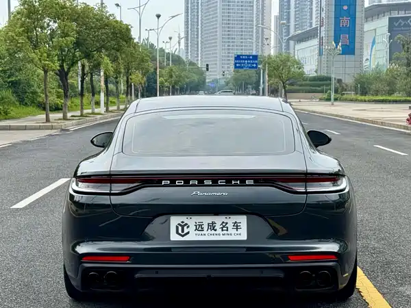 Porsche Panamera 2022