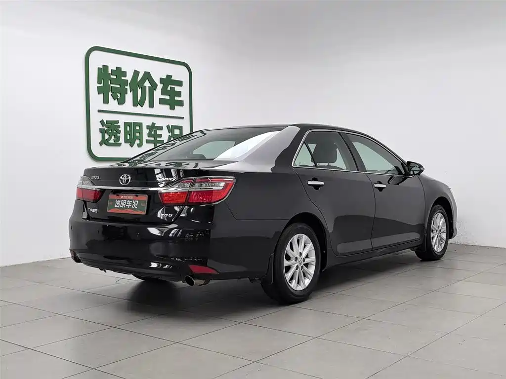 Toyota Camry 2017 — фото 2
